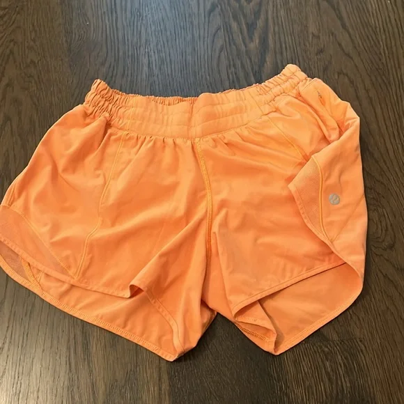 lululemon hotty hot shorts, 4 inch, low rise - Picture 5 of 5